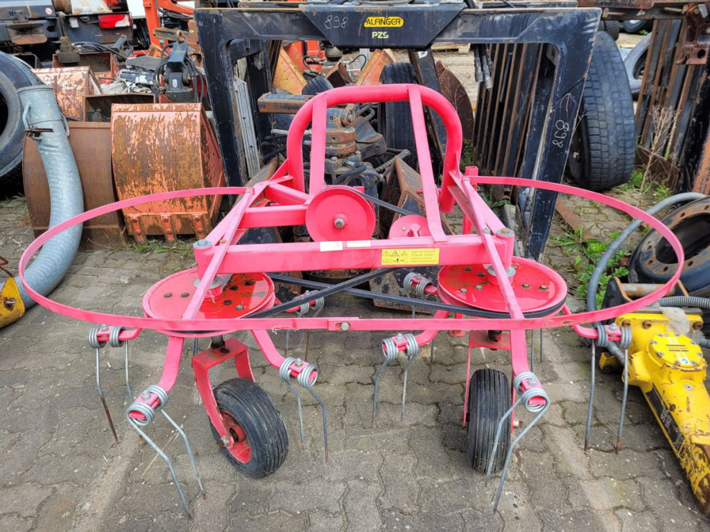 KUBOTA Trecker 1400 Diverse mit Zapfwelle am Heck und Heuwender - Micro tracteur: photos 3 KUBOTA Trecker 1400 Diverse mit Zapfwelle am Heck und Heuwender - Micro tracteur: photos 3