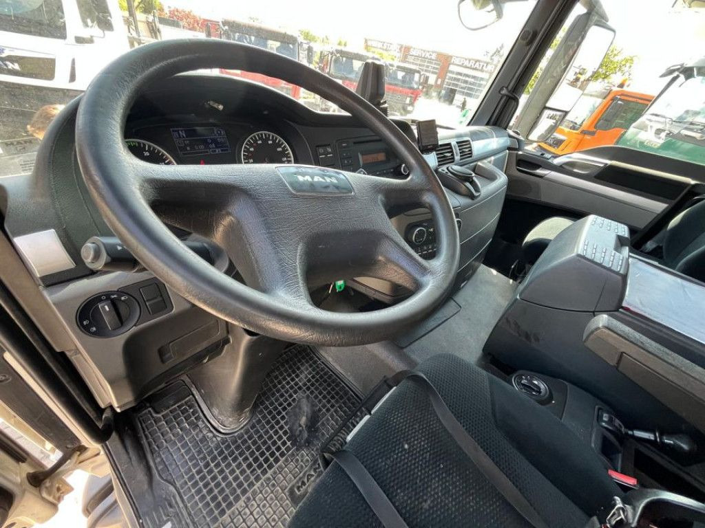 MAN TG-S 26.400 6x2-2 BL Pritsche Heckkran 5xhydr.Au - Camion grue: photos 5 MAN TG-S 26.400 6x2-2 BL Pritsche Heckkran 5xhydr.Au - Camion grue: photos 5