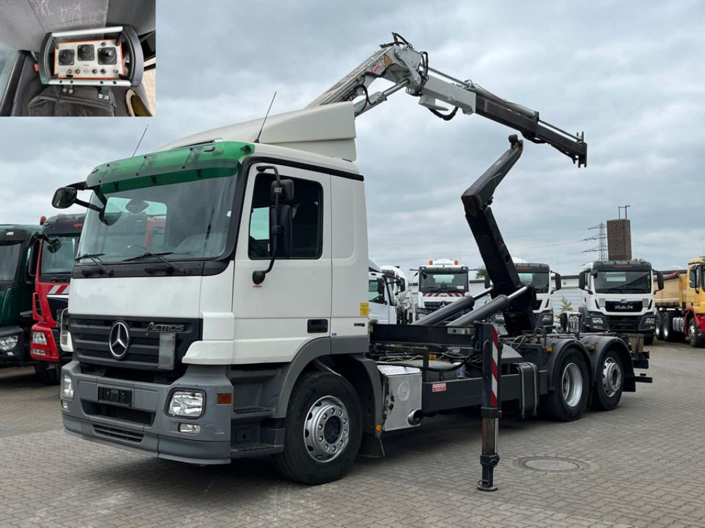 MERCEDES-BENZ Actros 2541 L6x2 Abrollkipper mit Kran Funk+Greiferst - Camion ampliroll, Camion grue: photos 1 MERCEDES-BENZ Actros 2541 L6x2 Abrollkipper mit Kran Funk+Greiferst - Camion ampliroll, Camion grue: photos 1