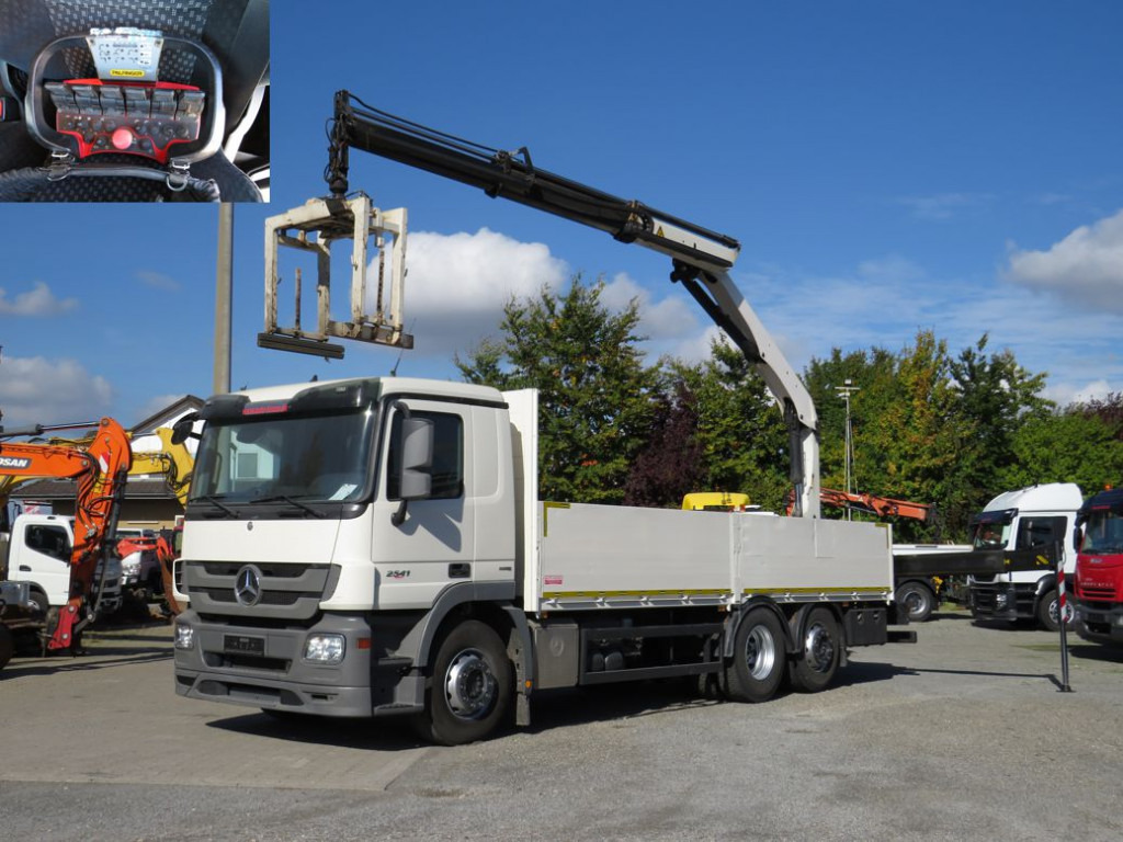 MERCEDES-BENZ Actros 2541 L6x2 Pritsche Heckkran Funk - Camion plateau, Camion grue: photos 1 MERCEDES-BENZ Actros 2541 L6x2 Pritsche Heckkran Funk - Camion plateau, Camion grue: photos 1