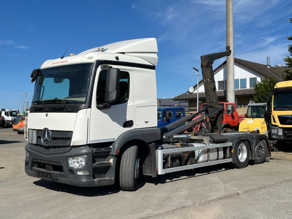 MERCEDES-BENZ Actros 2543 L 6x2 Abrollkipper MeillerLenk Lift - Camion ampliroll: photos 1 MERCEDES-BENZ Actros 2543 L 6x2 Abrollkipper MeillerLenk Lift - Camion ampliroll: photos 1