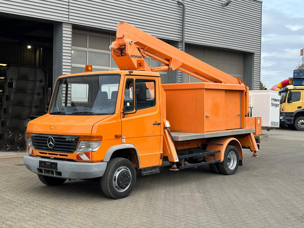 MERCEDES-BENZ Vario 612 D Hubarbeitsbühne Arbeitshöhe 18m - Camion avec nacelle: photos 1 MERCEDES-BENZ Vario 612 D Hubarbeitsbühne Arbeitshöhe 18m - Camion avec nacelle: photos 1
