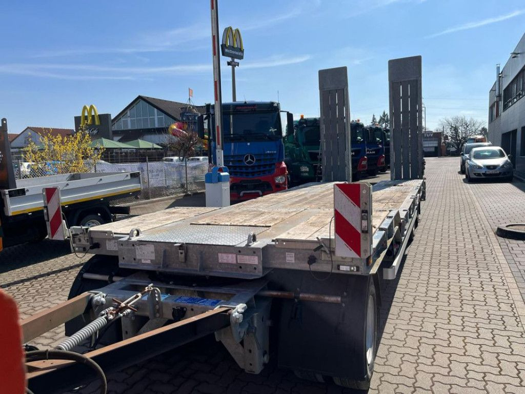 Müller-Mitteltal Tiefladeanhänger T 3 Profi 30,0 Tiefladeranhänge - Remorque porte-engin surbaissée: photos 1 Müller-Mitteltal Tiefladeanhänger T 3 Profi 30,0 Tiefladeranhänge - Remorque porte-engin surbaissée: photos 1