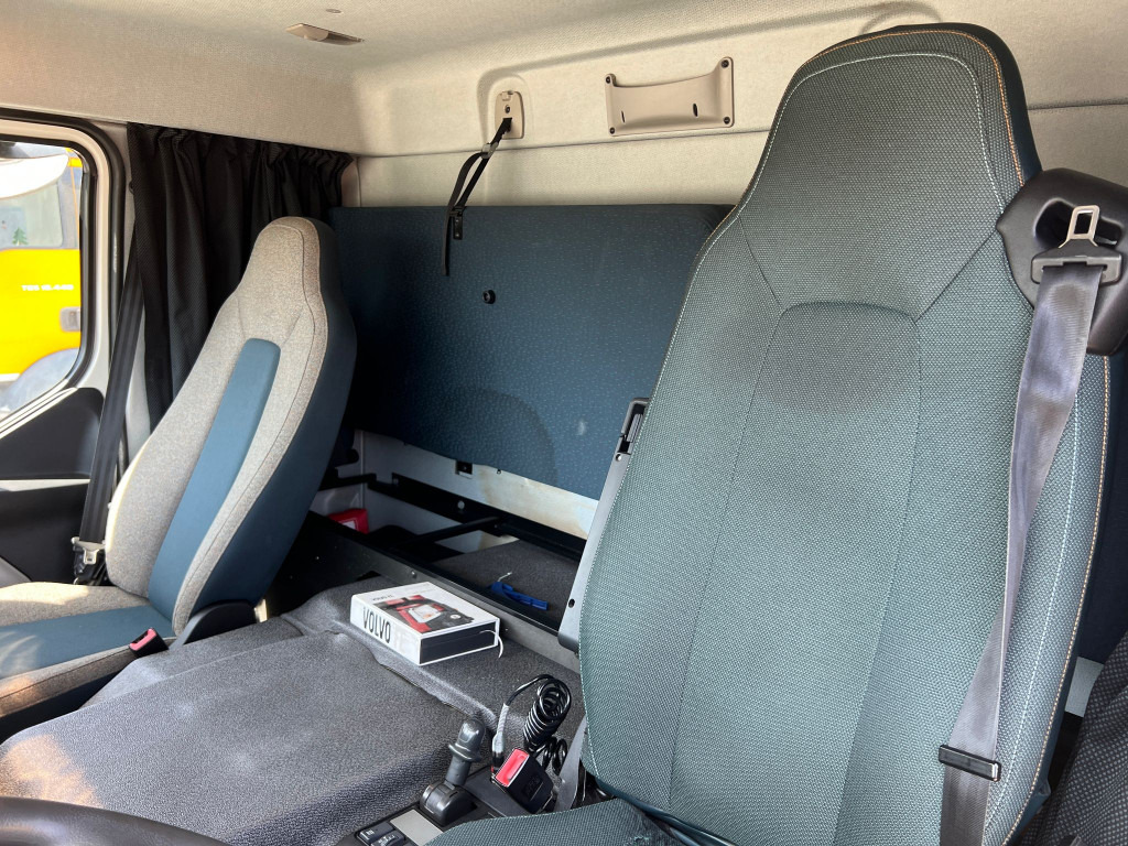 VOLVO (S) Truck FE 320 Kühlkoffer LBW Thermokin T 1200R - Camion frigorifique: photos 3 VOLVO (S) Truck FE 320 Kühlkoffer LBW Thermokin T 1200R - Camion frigorifique: photos 3