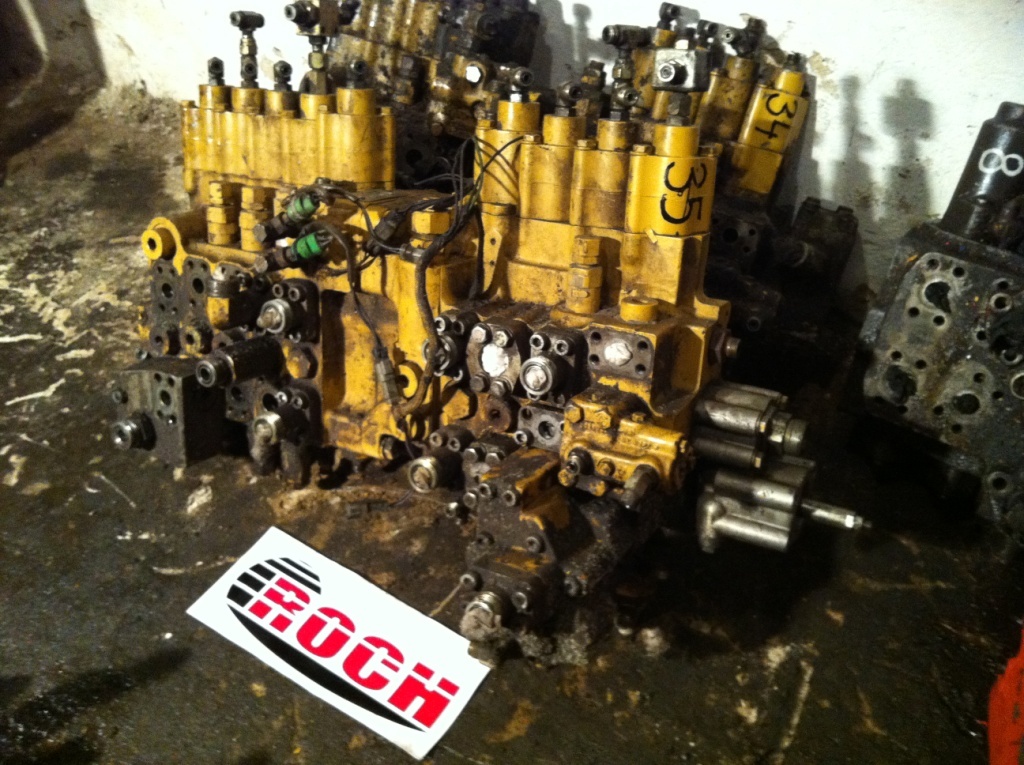 CATERPILLAR 1074010 123-1932-02 - 9 SEKCYJNY - Valve hydraulique pour Pelle sur chenille: photos 2 CATERPILLAR 1074010 123-1932-02 - 9 SEKCYJNY - Valve hydraulique pour Pelle sur chenille: photos 2