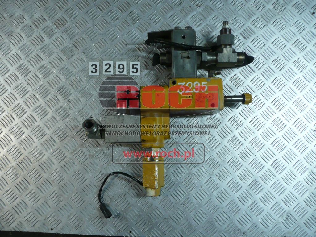 CATERPILLAR 297-0370 HE02 1800777 - 2 SEKCYJNY + 196-0826 HF00 + 199-1910 + CEWKA - Valve hydraulique: photos 1 CATERPILLAR 297-0370 HE02 1800777 - 2 SEKCYJNY + 196-0826 HF00 + 199-1910 + CEWKA - Valve hydraulique: photos 1