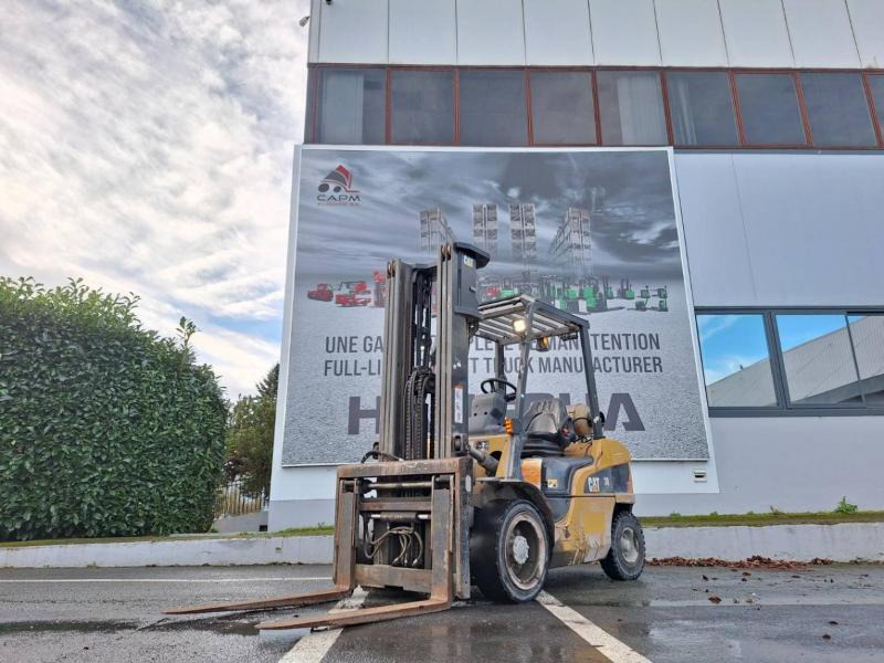 Caterpillar GP30NT - Chariot élévateur à gaz: photos 1 Caterpillar GP30NT - Chariot élévateur à gaz: photos 1