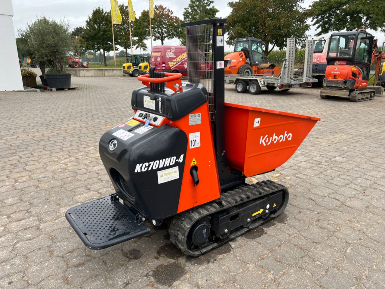 Kubota KC 70, VHD-4, mit Hochentleerung, hydr. Fahrwerk - Tombereau sur chenilles: photos 3 Kubota KC 70, VHD-4, mit Hochentleerung, hydr. Fahrwerk - Tombereau sur chenilles: photos 3