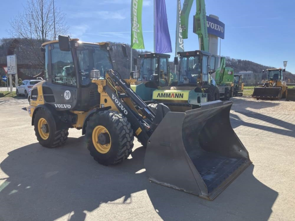 Volvo JL25H Electric - Mini chargeuse: photos 1 Volvo JL25H Electric - Mini chargeuse: photos 1