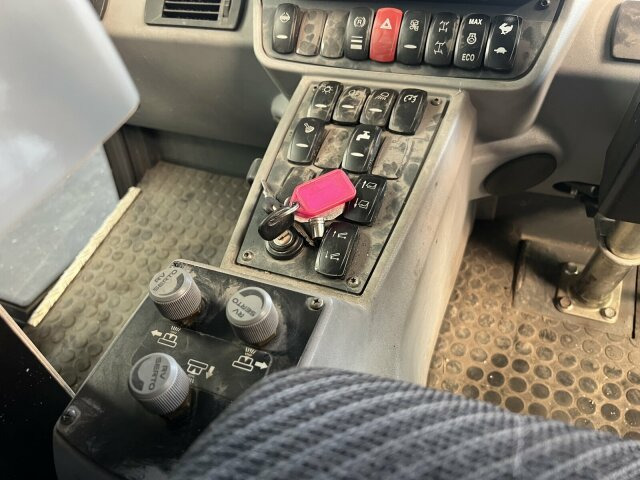 Balayeuse de voirie Hako Citymaster CM 2200 Kehrmaschine 2 m³: photos 6 Balayeuse de voirie Hako Citymaster CM 2200 Kehrmaschine 2 m³: photos 6