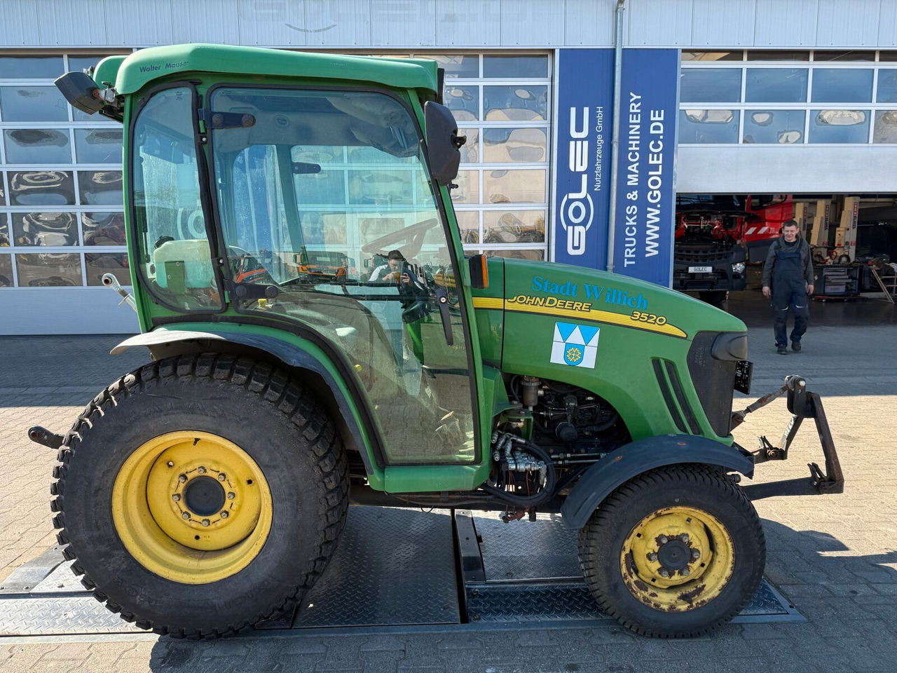 John Deere 3520 Kommunaltrak. Frontkraftheber Kuppeldreieck - Tracteur agricole: photos 2 John Deere 3520 Kommunaltrak. Frontkraftheber Kuppeldreieck - Tracteur agricole: photos 2