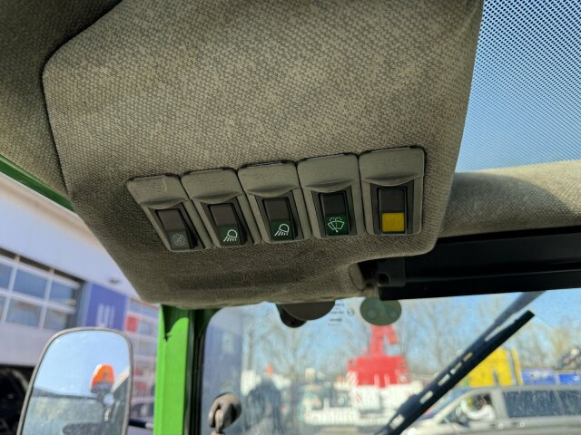 John Deere 3520 Kommunaltrak. Frontkraftheber Kuppeldreieck - Tracteur communal: photos 4 John Deere 3520 Kommunaltrak. Frontkraftheber Kuppeldreieck - Tracteur communal: photos 4