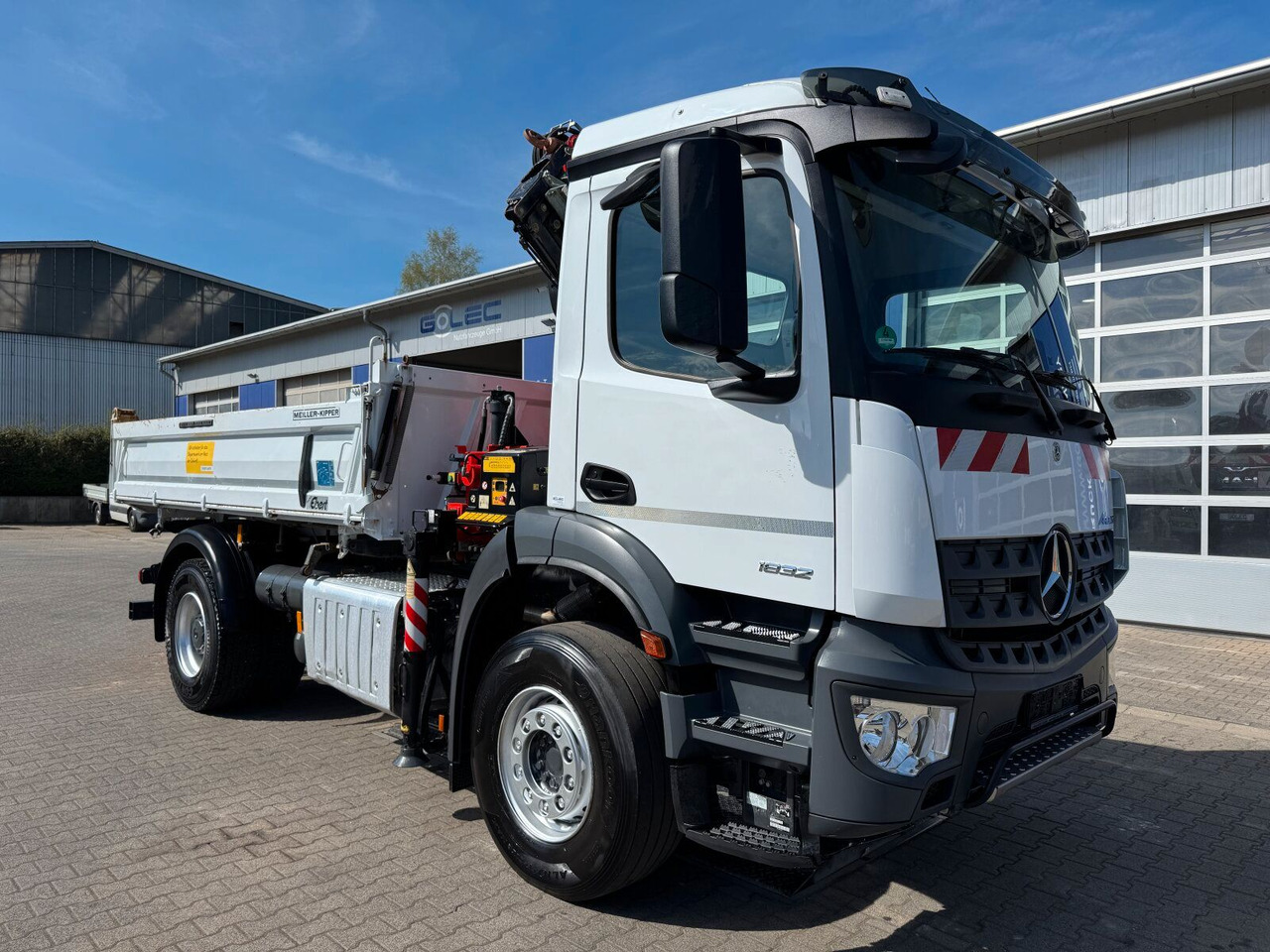 Mercedes-Benz AROCS 1832 4x2 Euro 6 Kipper Kran FASSI F120FB - Camion grue: photos 1 Mercedes-Benz AROCS 1832 4x2 Euro 6 Kipper Kran FASSI F120FB - Camion grue: photos 1