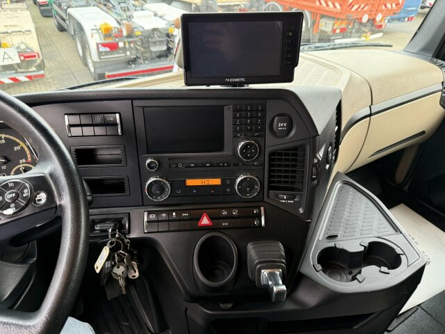 Mercedes-Benz Actros 4x2 Pritsche Plane Laderampe + Anhänger - Camion à rideaux coulissants: photos 4 Mercedes-Benz Actros 4x2 Pritsche Plane Laderampe + Anhänger - Camion à rideaux coulissants: photos 4