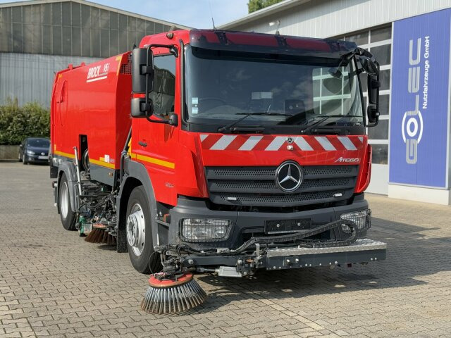 Mercedes-Benz Atego 1324 4x2 Kehrmaschine BROCK HD Anlage - Balayeuse de voirie: photos 1 Mercedes-Benz Atego 1324 4x2 Kehrmaschine BROCK HD Anlage - Balayeuse de voirie: photos 1