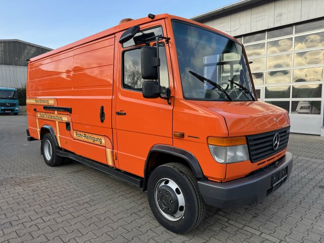 Mercedes-Benz Vario 818D Kanalreiniger Rockstroh Drain Jet 100 - Camion vidangeur: photos 1 Mercedes-Benz Vario 818D Kanalreiniger Rockstroh Drain Jet 100 - Camion vidangeur: photos 1