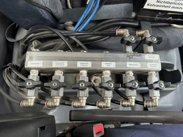 Balayeuse de voirie Mitsubishi Canter FUSO Kehrmaschine BROCK SL140 4 m³: photos 6