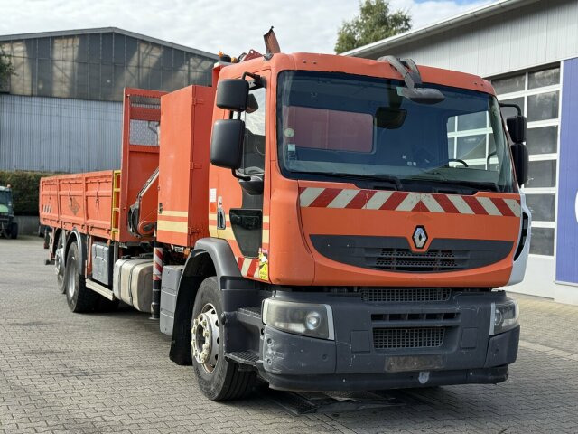 Renault Premium Lander Pritsche mit Kran FASSI - Camion grue, Camion plateau: photos 1 Renault Premium Lander Pritsche mit Kran FASSI - Camion grue, Camion plateau: photos 1