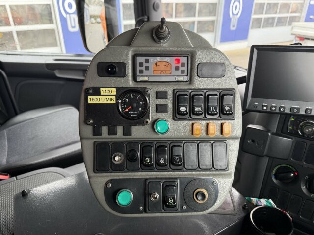 Scania P230 Kehrmaschine Küpper Weisser 6 M³ - Balayeuse de voirie: photos 3 Scania P230 Kehrmaschine Küpper Weisser 6 M³ - Balayeuse de voirie: photos 3