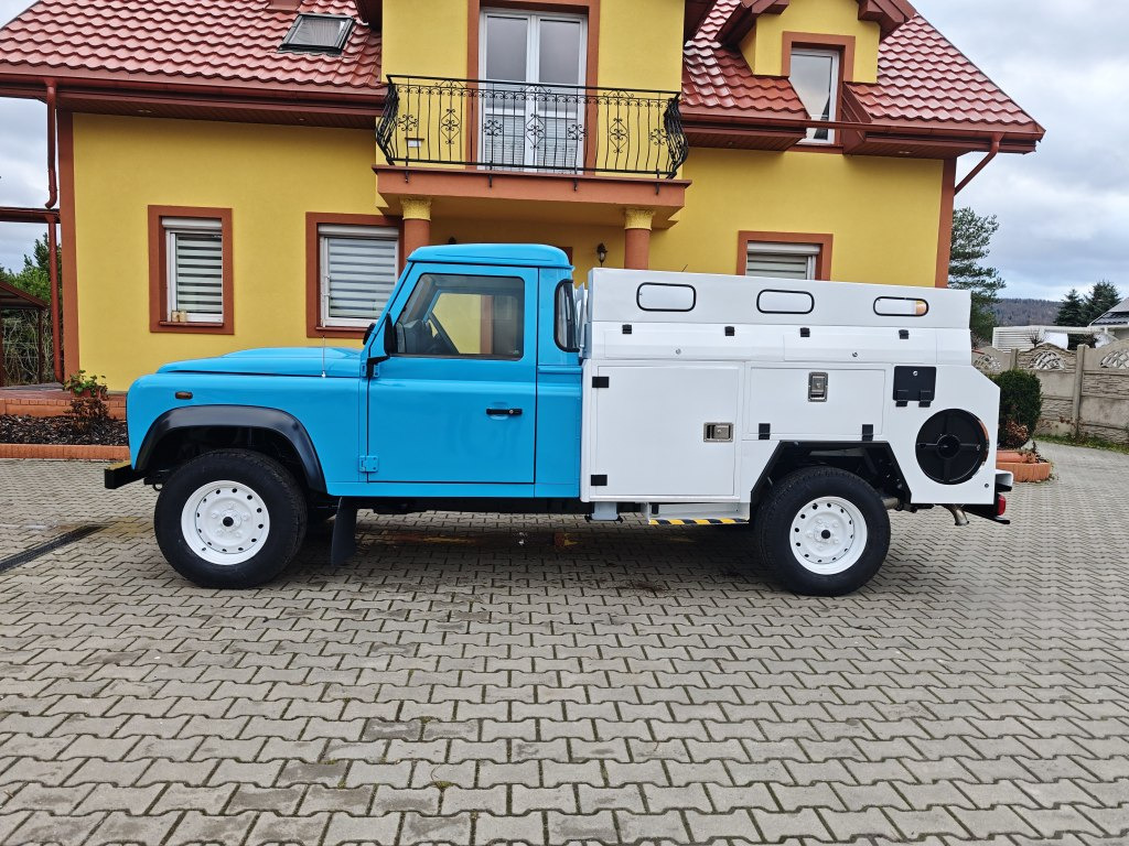 Land Rover Defender VAACUM truck canalisation cleaner 4x4 - Camion vidangeur: photos 3 Land Rover Defender VAACUM truck canalisation cleaner 4x4 - Camion vidangeur: photos 3