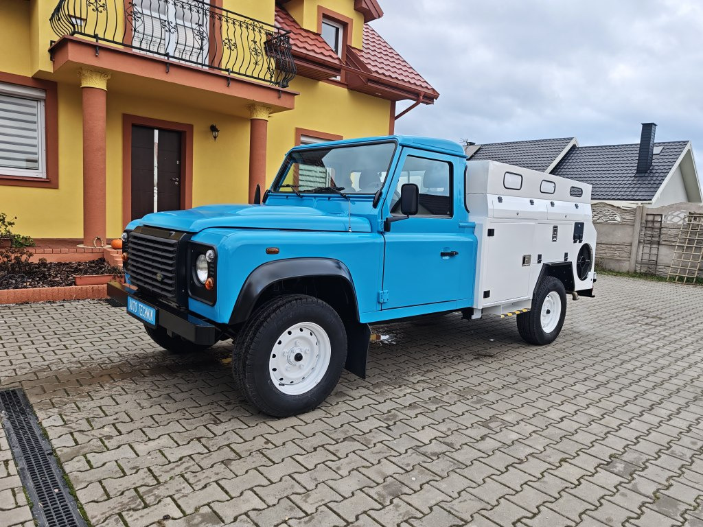 Land Rover Defender VAACUM truck canalisation cleaner 4x4 - Camion vidangeur: photos 1 Land Rover Defender VAACUM truck canalisation cleaner 4x4 - Camion vidangeur: photos 1