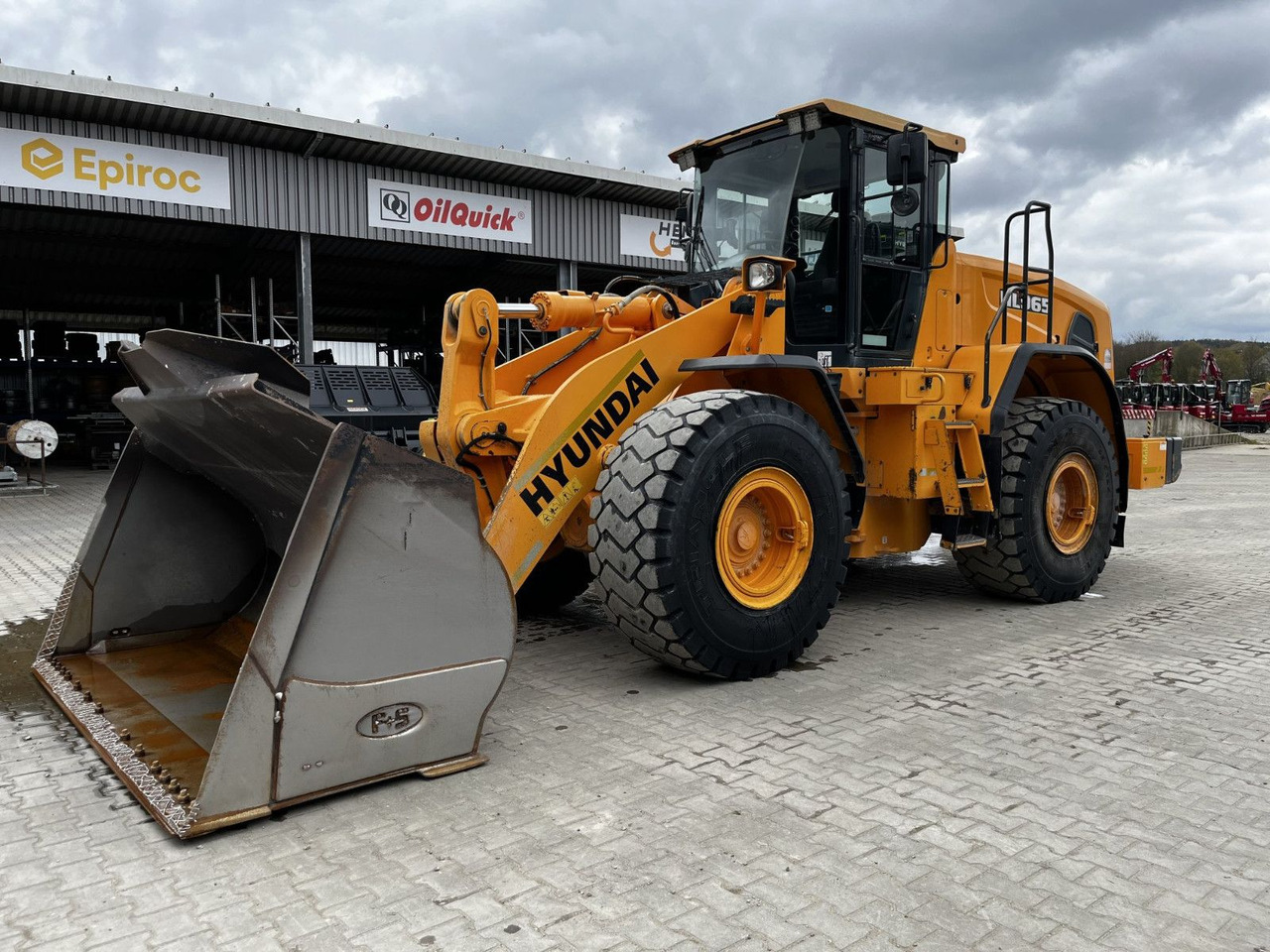 Hyundai HL 965 - Chargeuse sur pneus: photos 1 Hyundai HL 965 - Chargeuse sur pneus: photos 1