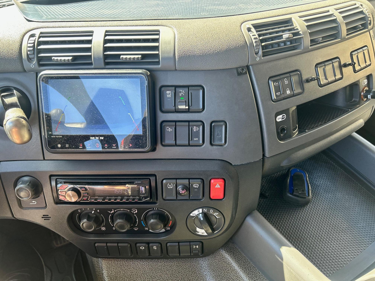 Camion frigorifique DAF CF330: photos 23 Camion frigorifique DAF CF330: photos 23