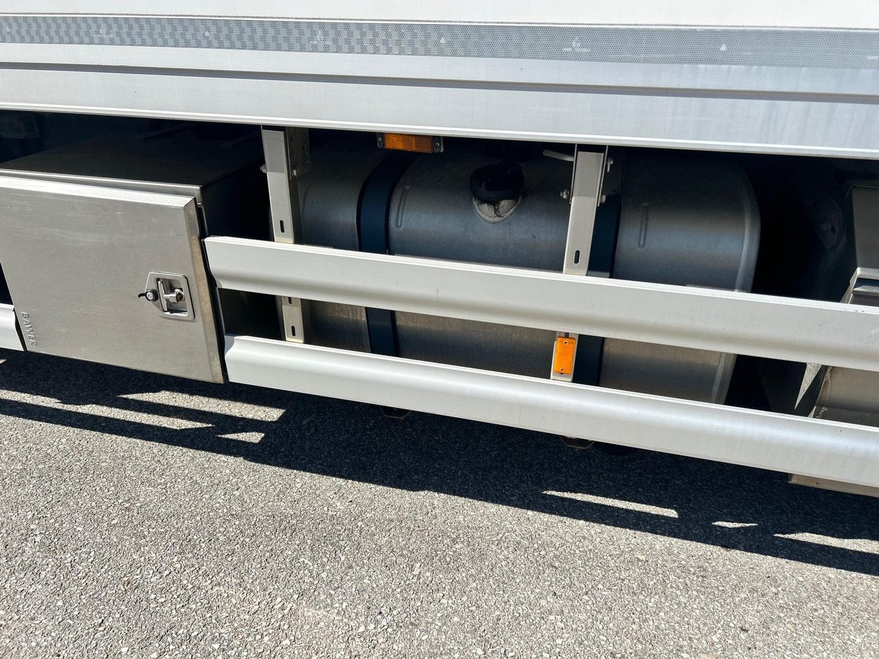 Camion frigorifique DAF CF330: photos 11 Camion frigorifique DAF CF330: photos 11