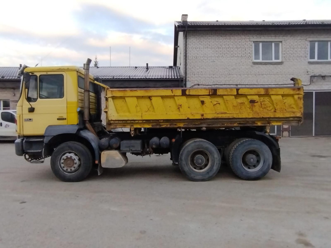 MAN 26.403 - Camion benne: photos 5 MAN 26.403 - Camion benne: photos 5