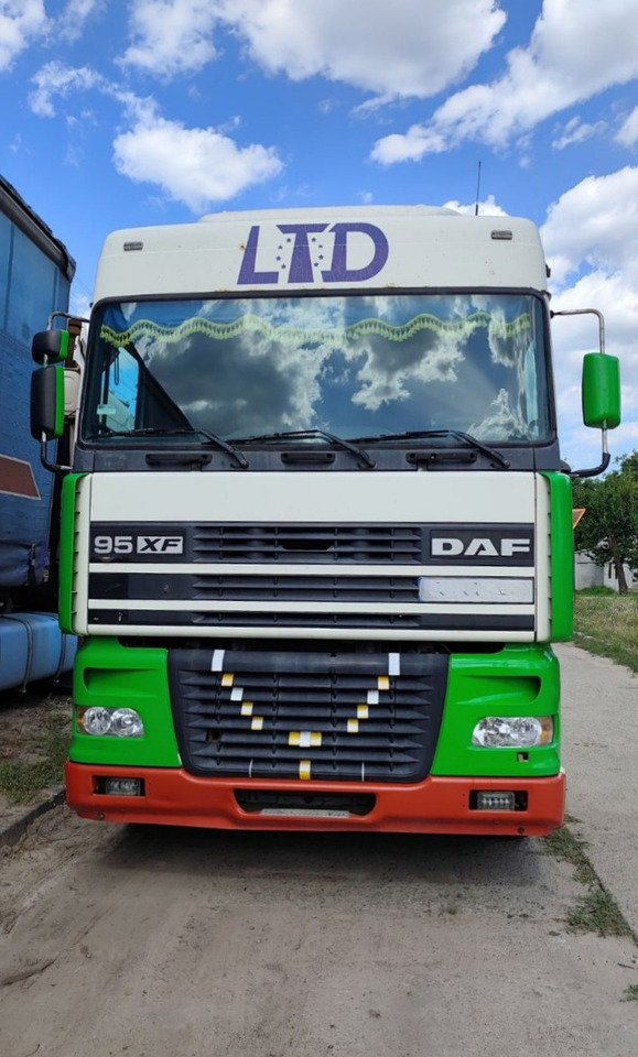 DAF XF95.430 - Tracteur routier: photos 2 DAF XF95.430 - Tracteur routier: photos 2