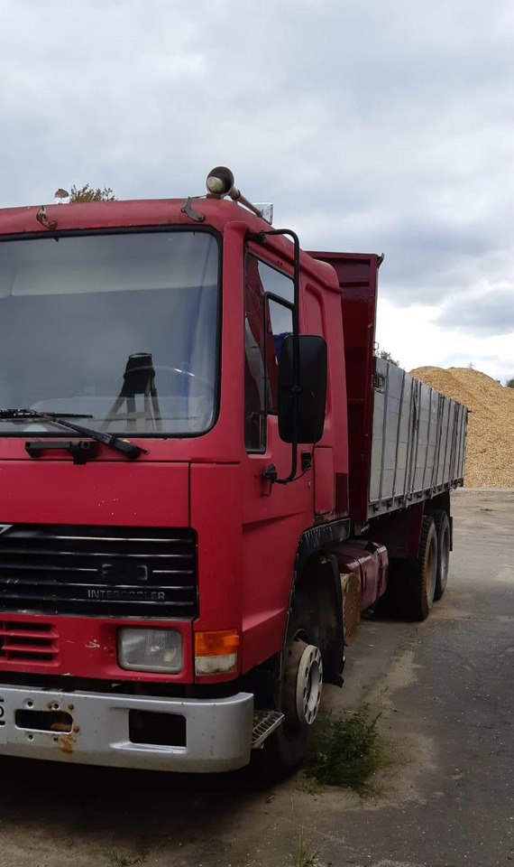 VOLVO FL10 - Camion benne: photos 3 VOLVO FL10 - Camion benne: photos 3