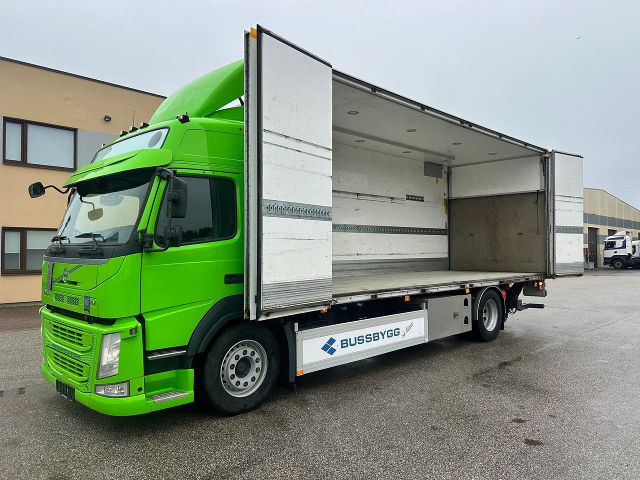 VOLVO FM330 - Camion fourgon: photos 3 VOLVO FM330 - Camion fourgon: photos 3