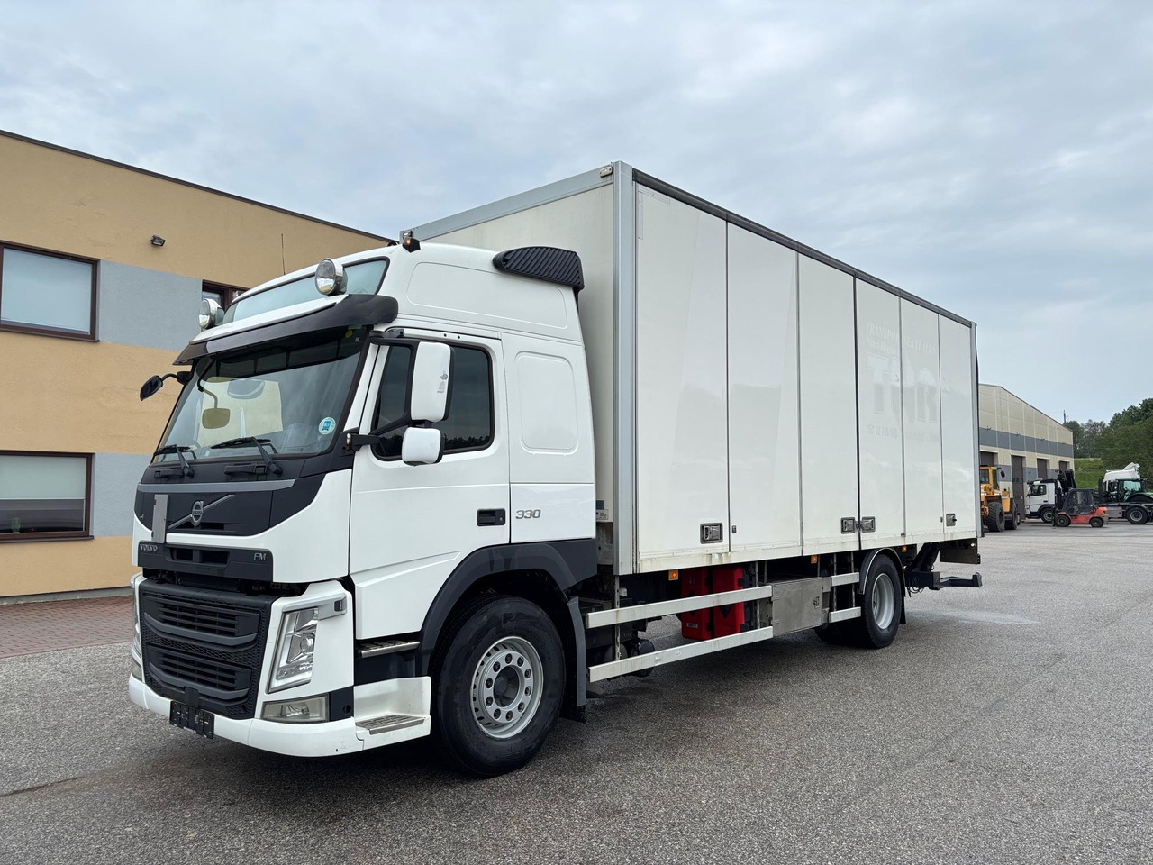VOLVO FM330 - Camion fourgon: photos 3 VOLVO FM330 - Camion fourgon: photos 3