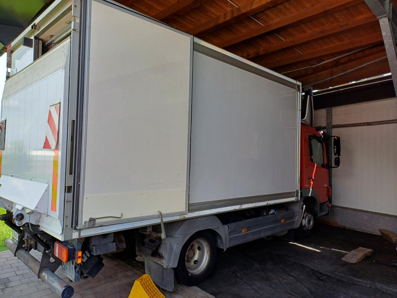 MERCEDES-BENZ 816 Euro5 AHK Luftfeder - Camion frigorifique: photos 2 MERCEDES-BENZ 816 Euro5 AHK Luftfeder - Camion frigorifique: photos 2