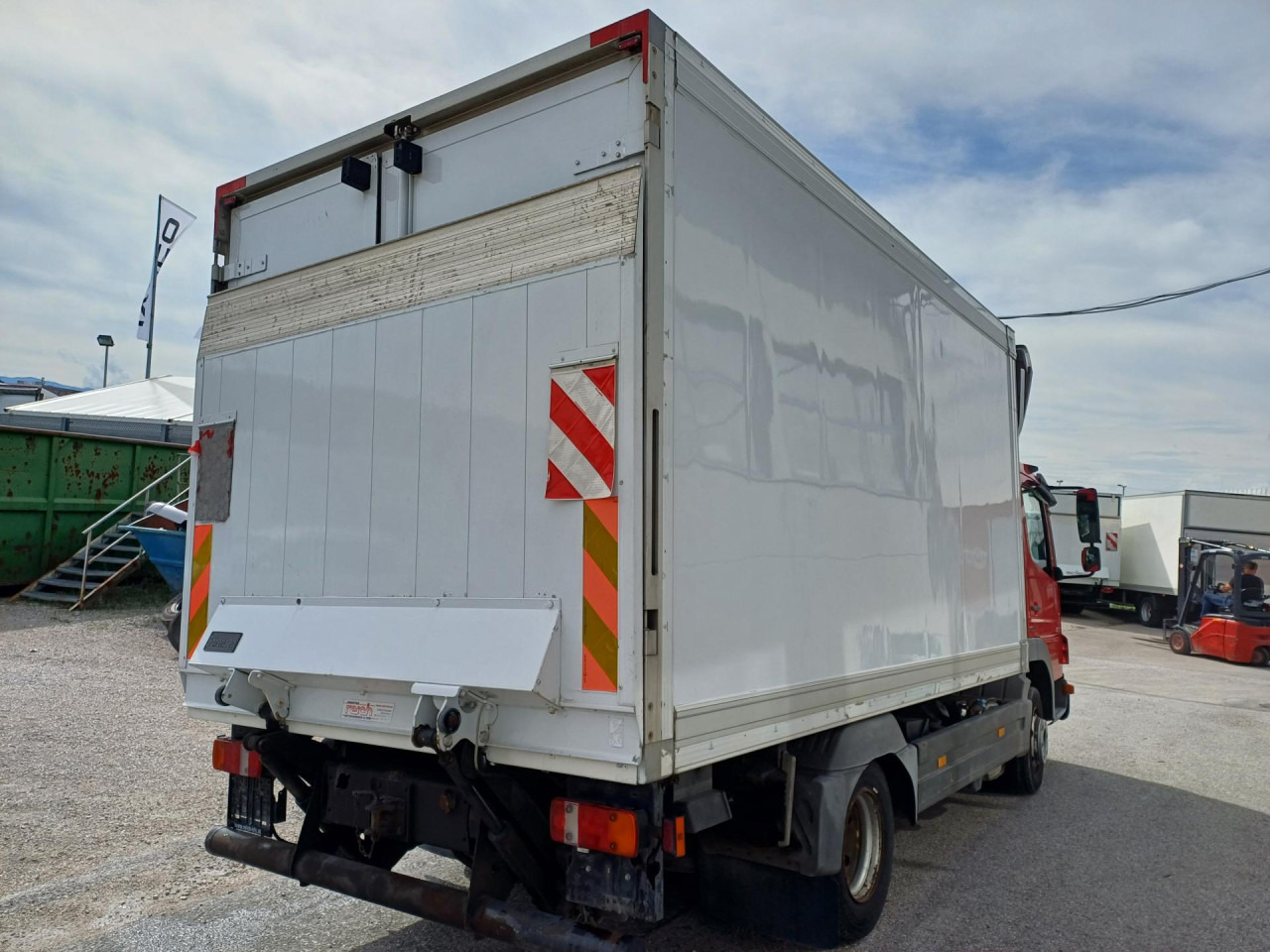 MERCEDES-BENZ 816 Euro5 AHK Luftfeder - Camion frigorifique: photos 5 MERCEDES-BENZ 816 Euro5 AHK Luftfeder - Camion frigorifique: photos 5