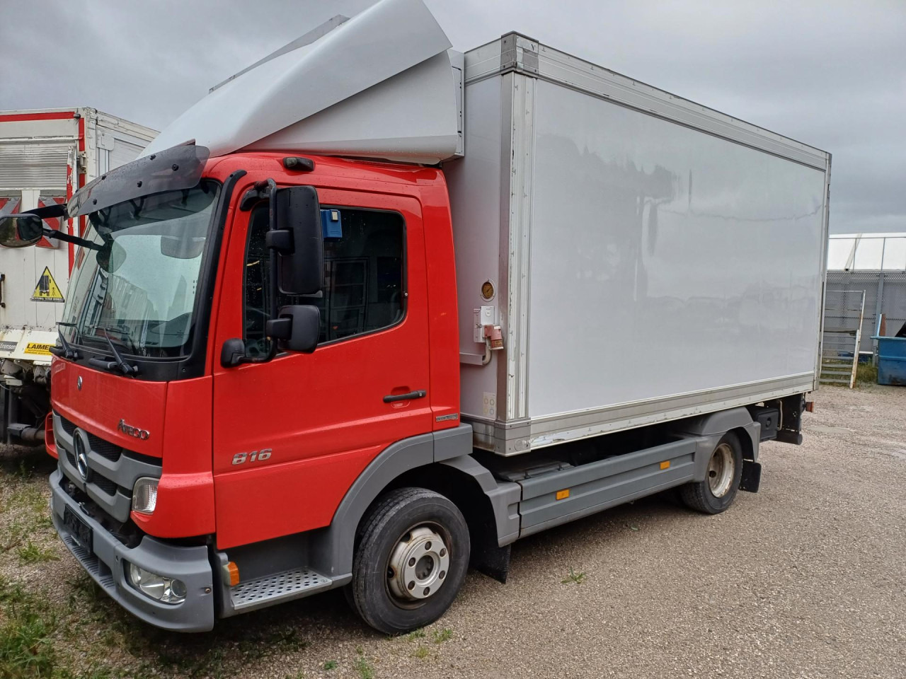 MERCEDES-BENZ 816 Euro5 AHK Luftfeder - Camion frigorifique: photos 4 MERCEDES-BENZ 816 Euro5 AHK Luftfeder - Camion frigorifique: photos 4