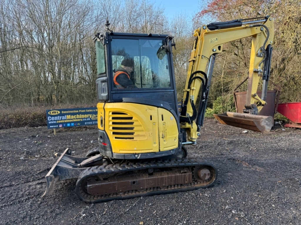 Yanmar VI033-6 - Mini pelle: photos 2 Yanmar VI033-6 - Mini pelle: photos 2