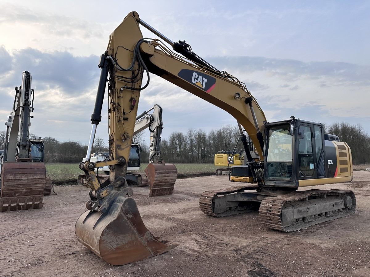 CATERPILLAR 323 EL Deutsche Maschine! Top !!! - Pelle sur chenille: photos 1 CATERPILLAR 323 EL Deutsche Maschine! Top !!! - Pelle sur chenille: photos 1
