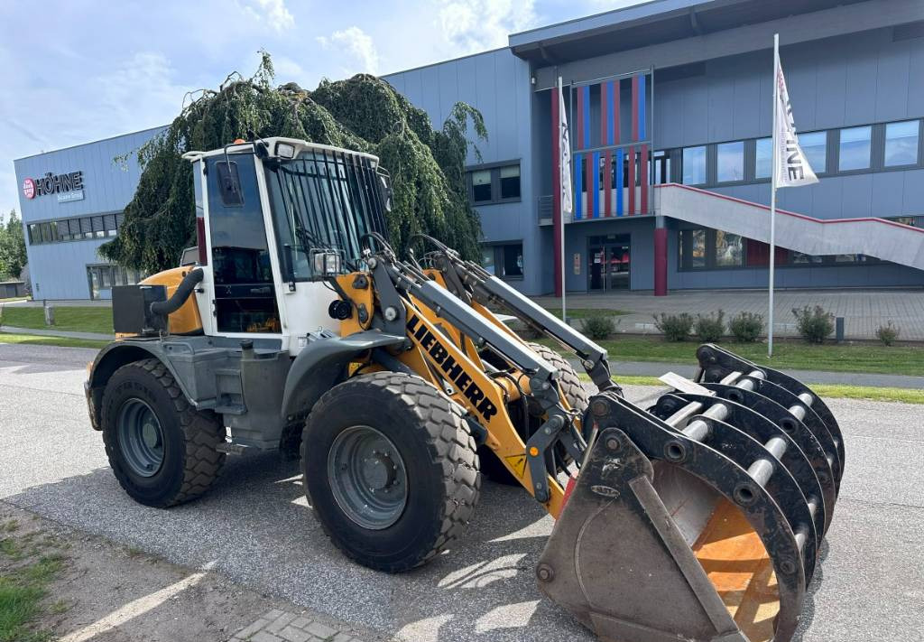 Liebherr L 514 Stereo +30 Kmh Klima 3er Kreis Greifschaufel - Chargeuse sur pneus: photos 4 Liebherr L 514 Stereo +30 Kmh Klima 3er Kreis Greifschaufel - Chargeuse sur pneus: photos 4