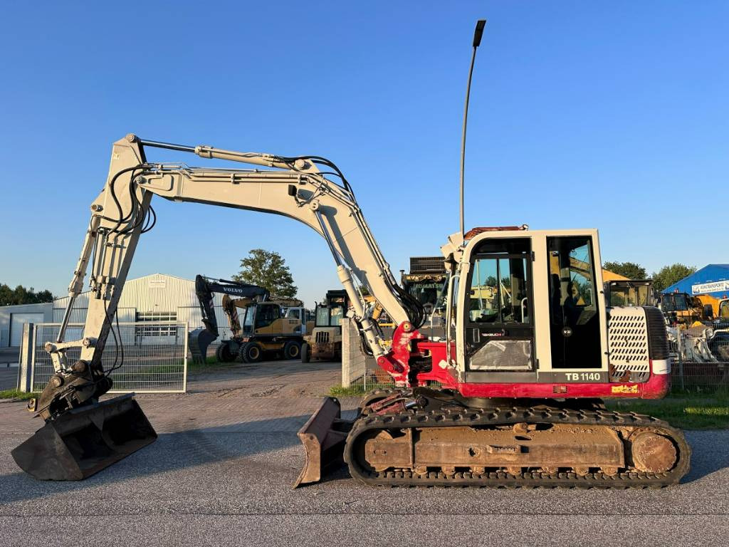 Takeuchi TB 1140 + ISUZU Motor Klima 14.3 Tonnen ! - Pelle sur chenille: photos 1 Takeuchi TB 1140 + ISUZU Motor Klima 14.3 Tonnen ! - Pelle sur chenille: photos 1