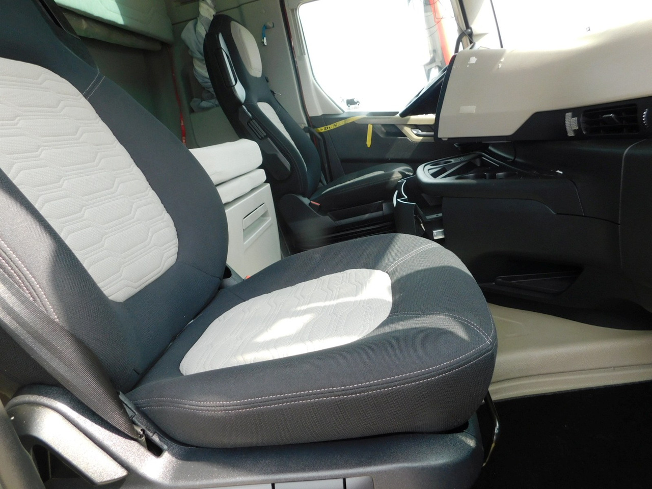 Ford F max ll 4x2 scab e6 12tx2620 - Tracteur routier: photos 5 Ford F max ll 4x2 scab e6 12tx2620 - Tracteur routier: photos 5