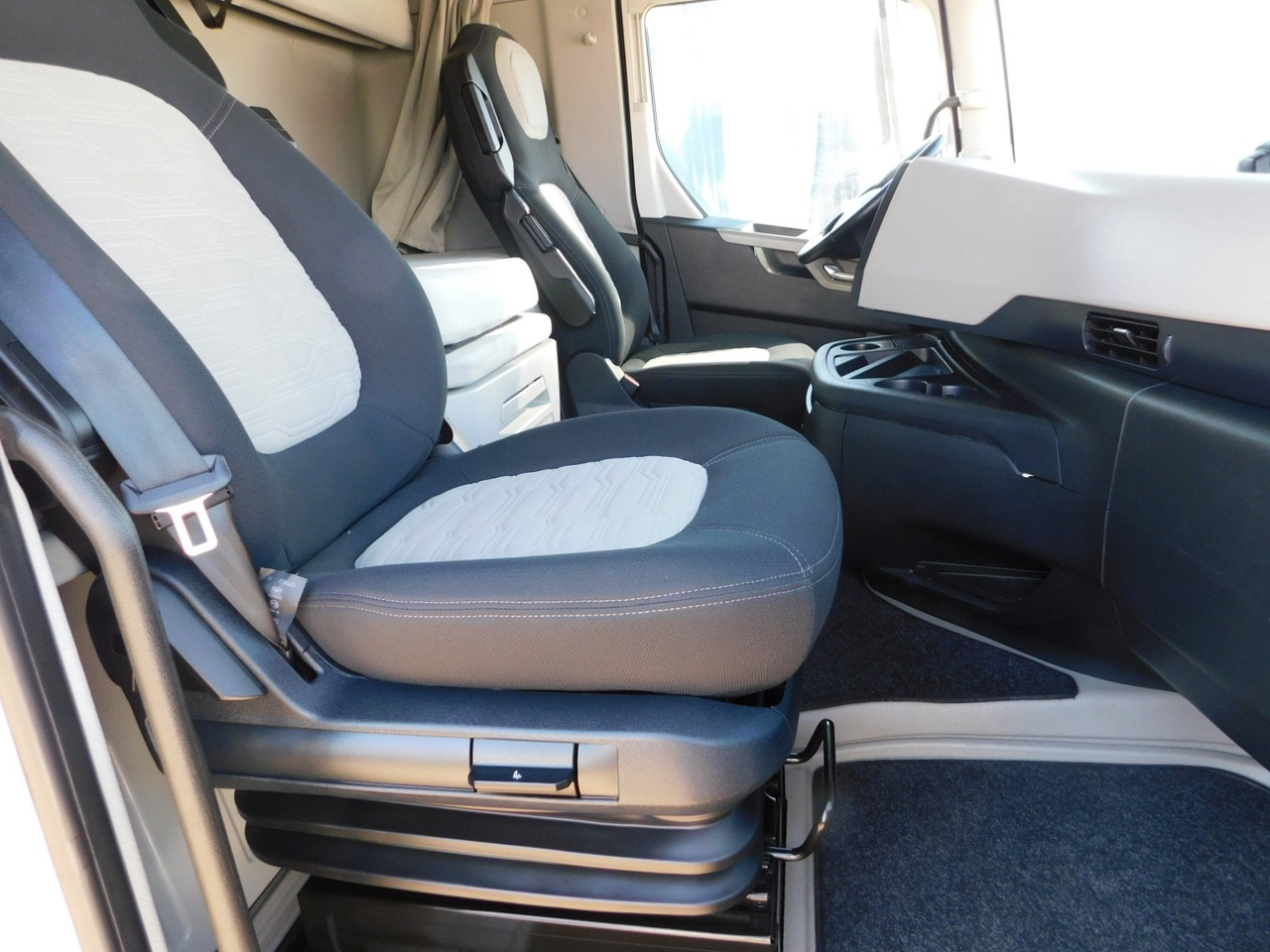 Ford F max ll 4x2 scab e6 12tx2620 - Tracteur routier: photos 5 Ford F max ll 4x2 scab e6 12tx2620 - Tracteur routier: photos 5