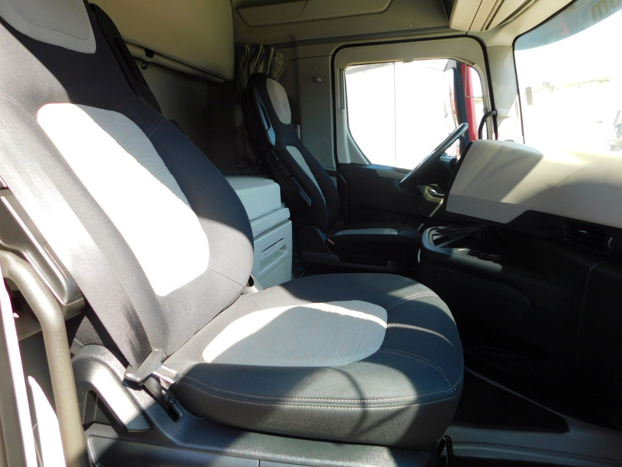 Ford F max ll 4x2 scab e6 12tx2620 - Tracteur routier: photos 5 Ford F max ll 4x2 scab e6 12tx2620 - Tracteur routier: photos 5