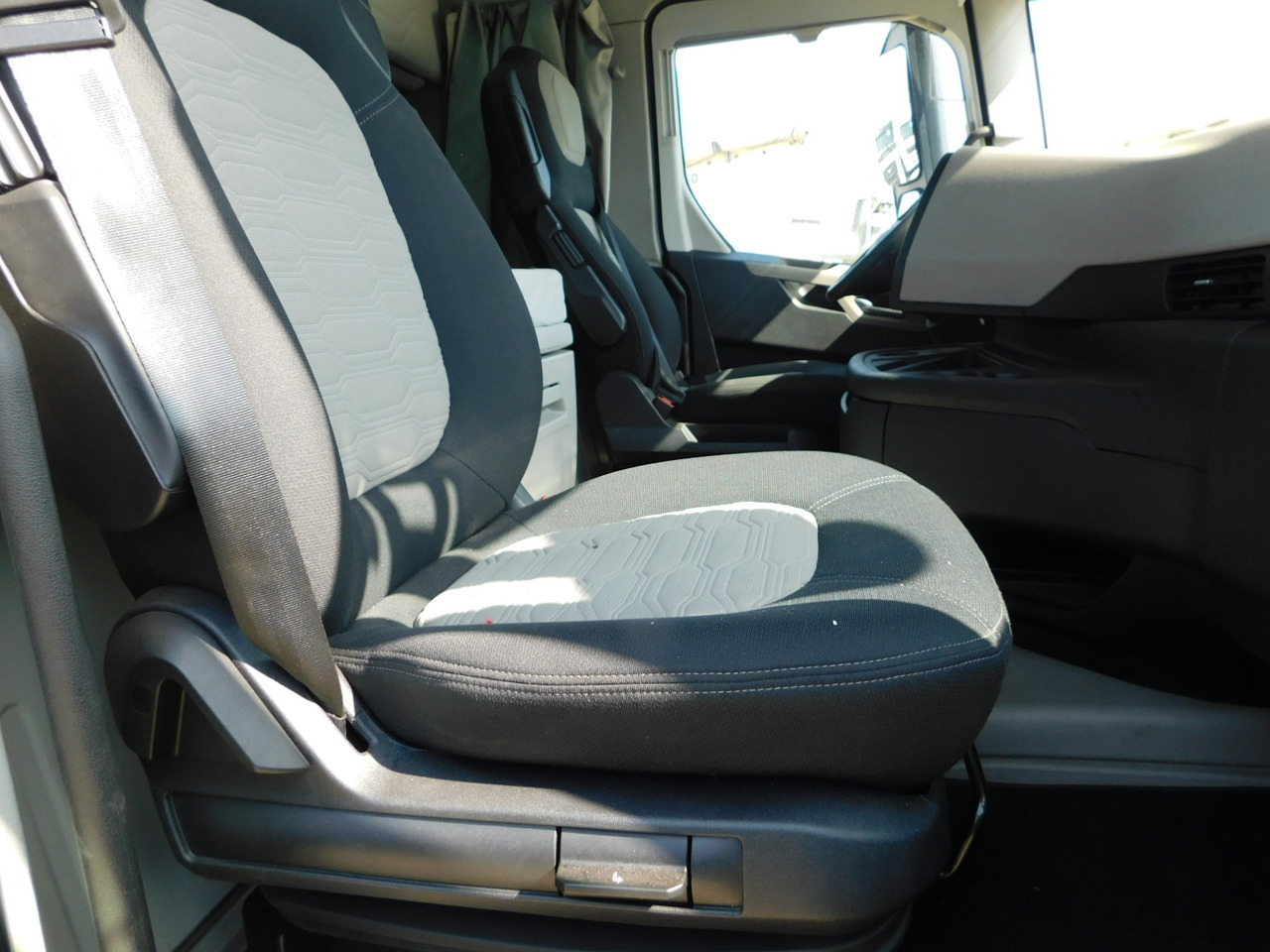 Ford F max ll 4x2 scab e6 eco 16spdamt ecotorq - Tracteur routier: photos 5 Ford F max ll 4x2 scab e6 eco 16spdamt ecotorq - Tracteur routier: photos 5