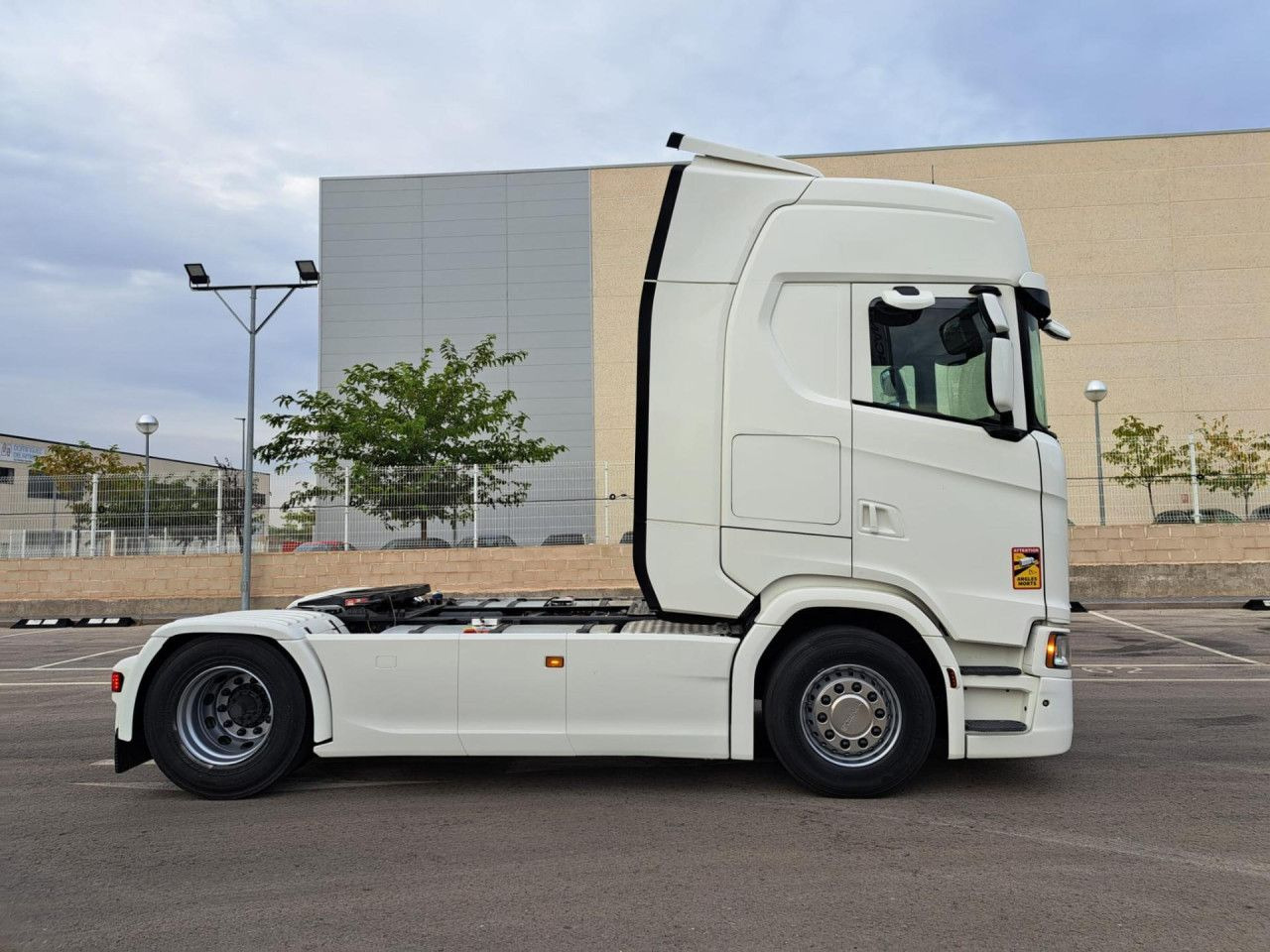 Scania UVES01240224 - Tracteur routier: photos 2 Scania UVES01240224 - Tracteur routier: photos 2