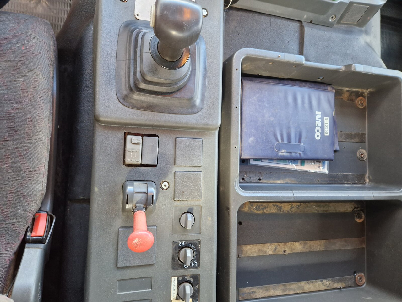 Andere Trakker 190E350 4x4 Trakker 190E350 4x4, Meiller-Kipper, Winterdienstausstattung - Camion benne: photos 4 Andere Trakker 190E350 4x4 Trakker 190E350 4x4, Meiller-Kipper, Winterdienstausstattung - Camion benne: photos 4