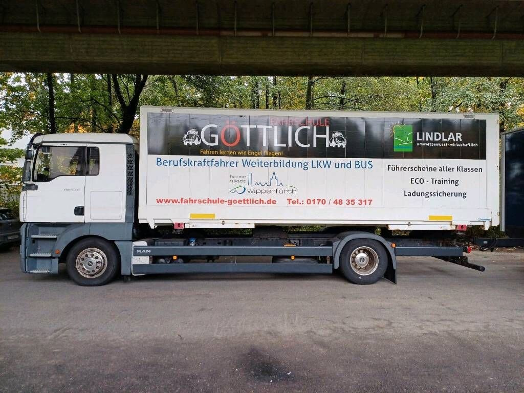 MAN TGA 18.350 4x2 LL TGA 18.350 4x2 LL, Fahrschulausstattung - Camion: photos 3 MAN TGA 18.350 4x2 LL TGA 18.350 4x2 LL, Fahrschulausstattung - Camion: photos 3