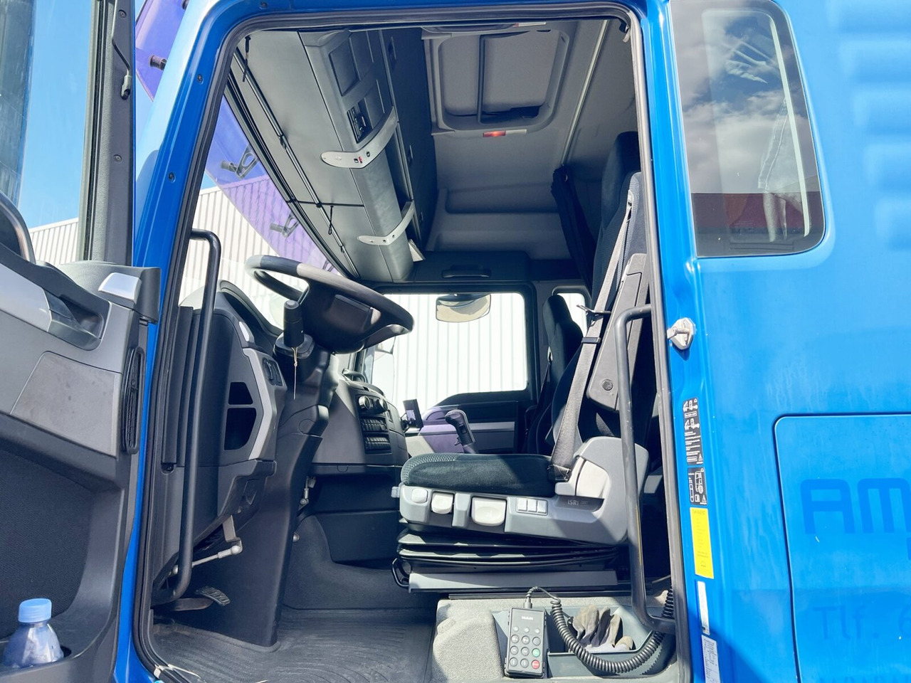 MAN TGX 18.400 4X2 LL TGX 18.400 4X2 LL, Fahrschule, XLX-Fahrerhaus - Camion: photos 3 MAN TGX 18.400 4X2 LL TGX 18.400 4X2 LL, Fahrschule, XLX-Fahrerhaus - Camion: photos 3
