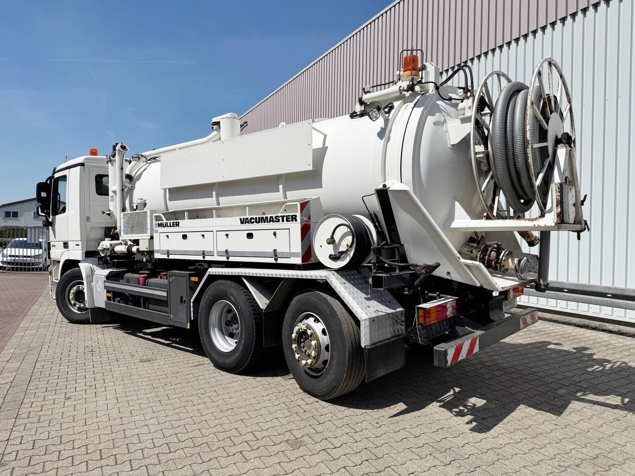 Mercedes-Benz Actros 2541 L 6x2 Actros 2541 L 6x2, Müller Saug-/Spülwagen ca. 12m³, Widi-Platte, Lift-/Lenkachse - Camion: photos 5 Mercedes-Benz Actros 2541 L 6x2 Actros 2541 L 6x2, Müller Saug-/Spülwagen ca. 12m³, Widi-Platte, Lift-/Lenkachse - Camion: photos 5
