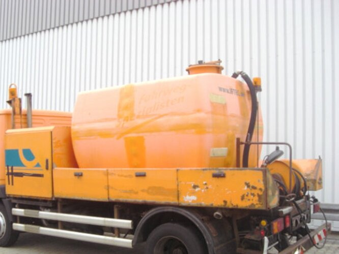 DA22, 5.000 ltr. Tank mit Pumpe Spülaufbau DA22, 5.000 ltr. Tank mit Pumpe - Cuve de stockage: photos 3 DA22, 5.000 ltr. Tank mit Pumpe Spülaufbau DA22, 5.000 ltr. Tank mit Pumpe - Cuve de stockage: photos 3